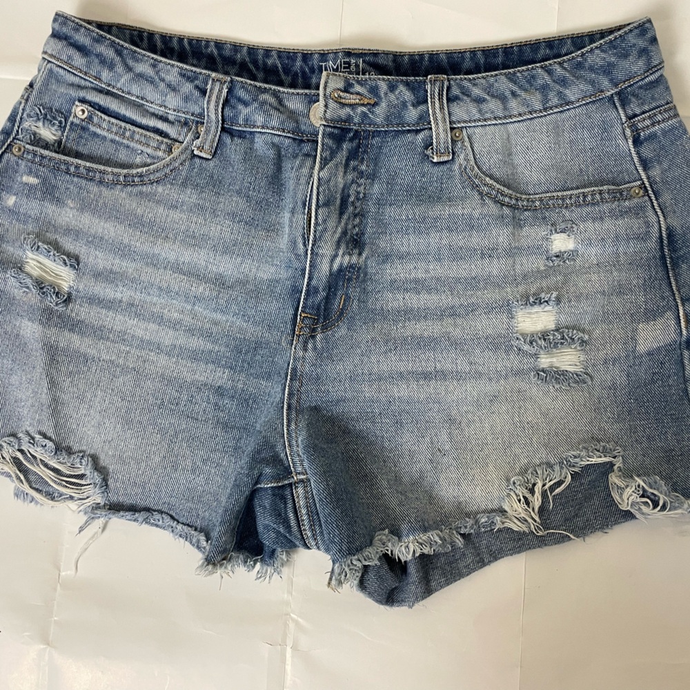 Time and Tru Women’s Size 12 Blue Denim High Rise Shorty Shorts